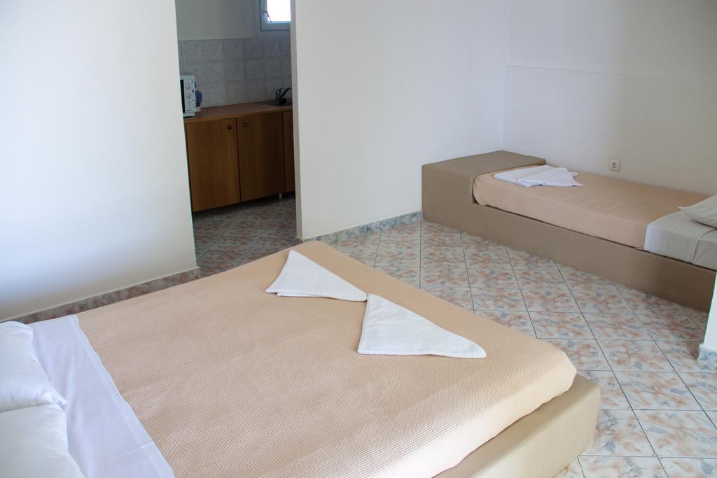 Parasporos Village Adamantas  Room photo